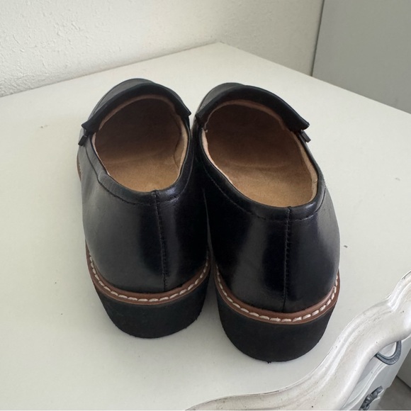 Naturalizer Black Leather Women’s Slip-On Loafers - Picture 4 of 7